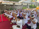 PERSEMBAHYANGAN PURNAMA KAPITU DI PURA PADMA BUANA KANTOR BUPATI BULELENG