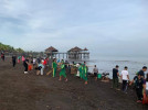 AKSI BEACH CLEAN UP UNDIKSHA BERSAMA DLH DAN MASYARAKAT