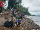 DLH GELAR AKSI BERSIH PANTAI PURI SARON