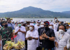 RAYAKAN TUMPEK UYE, PEMPROV BALI RANGKAIKAN DENGAN UPACARA DANU KERTHI DI DANAU BUYAN.