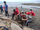 GOTONG ROYONG PEMBERSIHAN PANTAI PURI SARON LOVINA